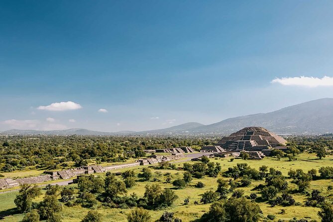 3X1 Teotihuacan, Basilica of Guadalupe, Tlatelolco and Tequila Tour - Three major Mexico City sights in one long day
