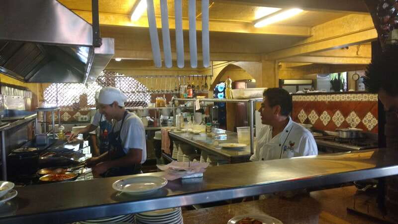.Acapulco Market Hands On Mex Cooking Class Mezcal & Coffee - Entering Mercado Central After the 20-Minute Transfer