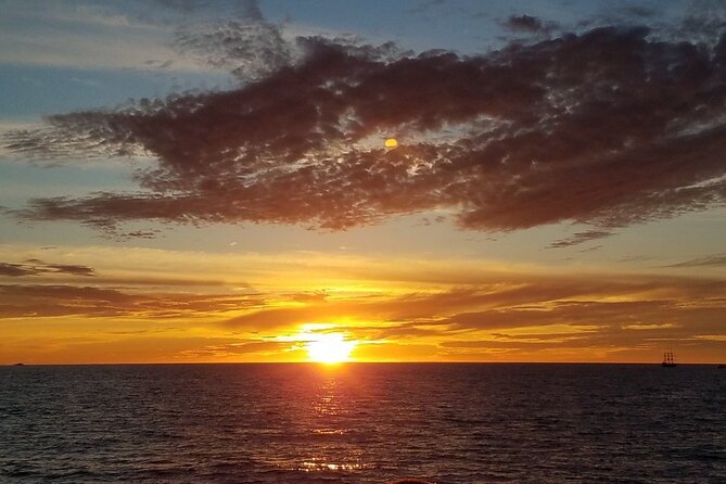 City Tour, Tequila tasting, Sunset Cruise & Dinner in Cabo San Lucas - Dinner as the Pacific sun goes down