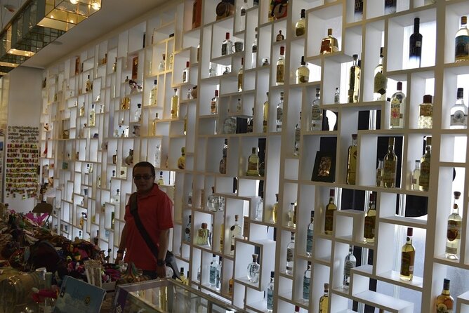 EXCLUSIVE TOUR Tequila & Mezcal - small groups - Entering the Tequila and Mezcal Museum in Plaza Garibaldi