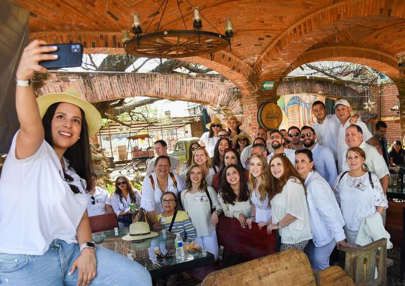 From Guadalajara: Tequila Trail Tour with Tasting - Tequila town, shops, and the food market