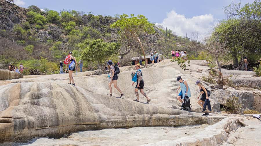 From Oaxaca de Juarez: Hierve el Agua and Mezcal Distillery - Three hours among the petrified waterfalls