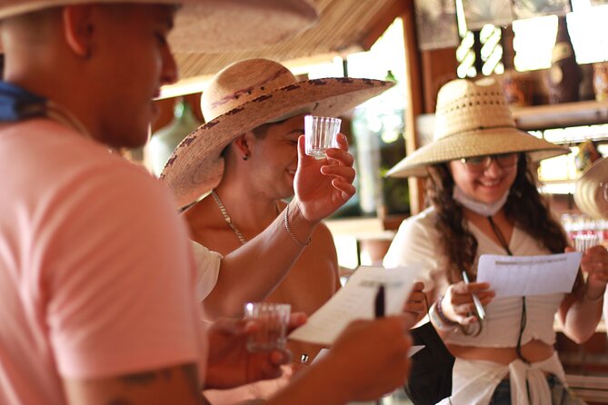 Guided tour of an ancestral Mezcal distillery with transport - Key points at a glance