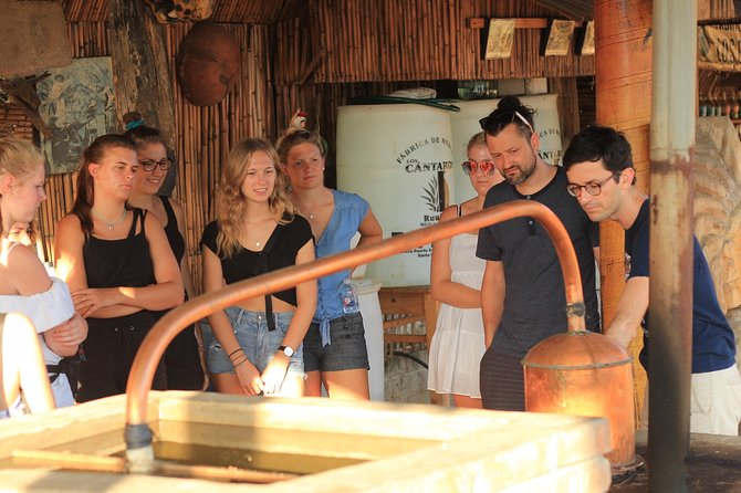 Guided tour of an ancestral Mezcal distillery with transport - The opening presentation: mezcal before the first sip