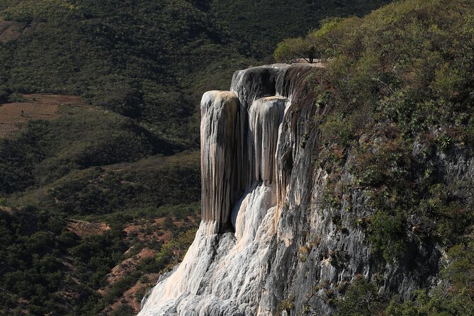 Hierve el Agua, Mitla, Tule, Teotilán and Mezcal factory - One long Oaxaca day, four very different stops