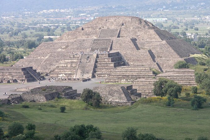 Historical downtown Mexico City & Teotihuacan Pyramids Mezcal tasting - Mexico City’s historic center in concentrated form