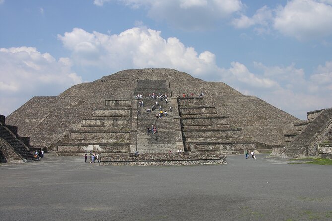 Historical downtown Mexico City & Teotihuacan Pyramids Mezcal tasting - Two hours at Teotihuacan