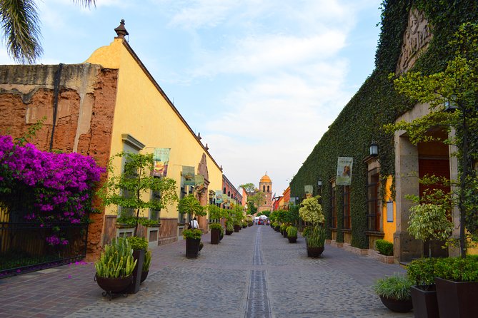 José Cuervo Tequila Day Experience from Guadalajara - The morning pickup and the drive west