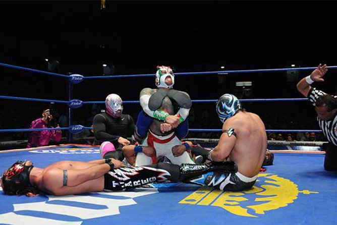 Lucha Libre Experience with Tequila, Walking Tour & Arena Show - Getting to Arena México from the city center