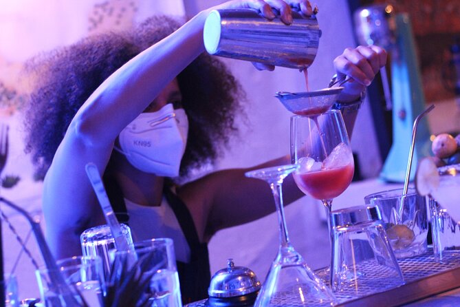 Mixology class with Mezcal in Oaxaca - Learning to shake, balance, and present a drink
