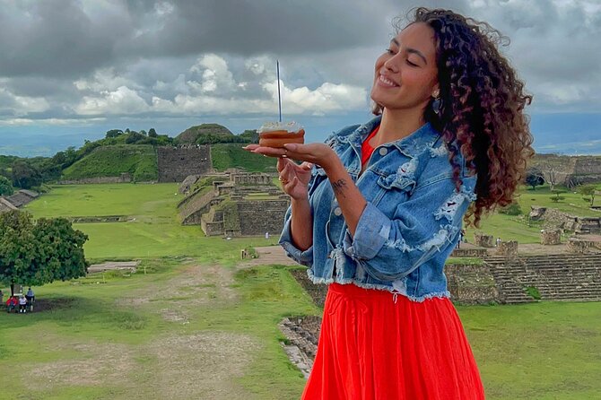 Monte Alban, Alebrijes, Teotitlan, Mezcal and Tule Tree Tour - The Tule Tree Makes a Brief, Memorable Stop