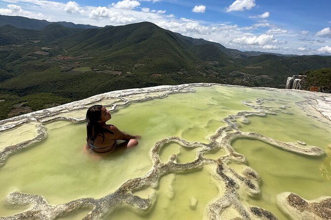 Monte Albán, Hierve el Agua, Mezcal distillery & Teotitlán rugs - Teotitlán del Valle and the work behind a Zapotec rug
