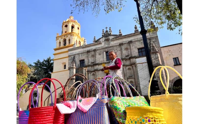 Music and Tequila in Xochimilco visits Coyoacán and CU - What is included, and what costs extra