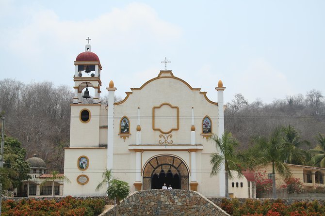 Private City Sightseeing & Shopping Tour with Mezcal Tasting - What the private guide adds