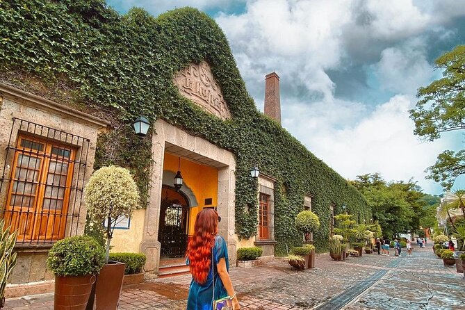 Private Full-Day Tour to Tequila Visiting Tequilera José Cuervo - From Guadalajara to Tequila country