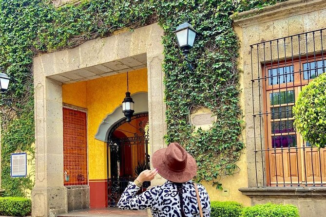 Private Full-Day Tour to Tequila Visiting Tequilera José Cuervo - One hour in the Pueblo Mágico of Tequila