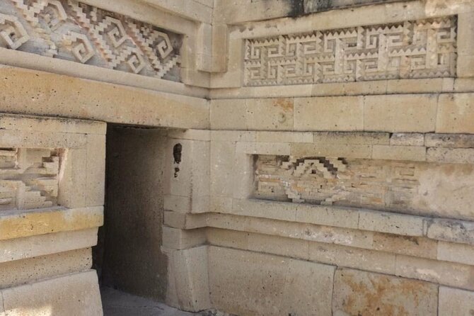 Private tour Mitla, Weavers town, Mezcal and Boil the water - Teotitlan del Valle and the work behind Zapotec textiles