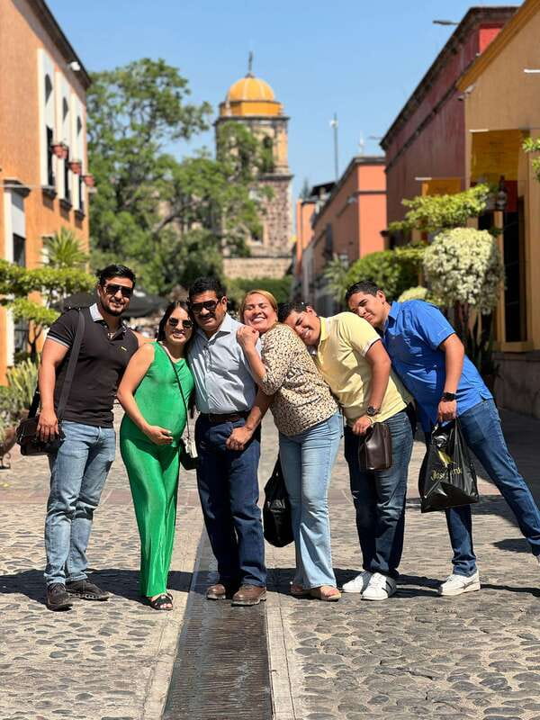 Tequila: Town and Distillery Guided Tour with Tastings - Lunch at the market: quesabirria and meat cooked with tequila