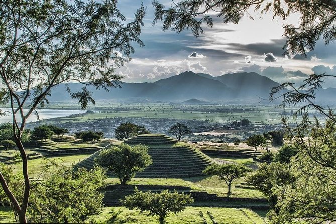 The Fire TOUR - Pyramids, Volcanoes, Agaves & Tequila - The road through blue agave country