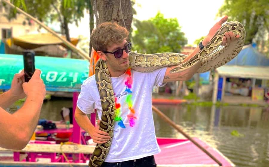 Xochimilco's Wild Side: Mezcal, Insects & Culture - Meeting the guide at Embarcadero Las Flores