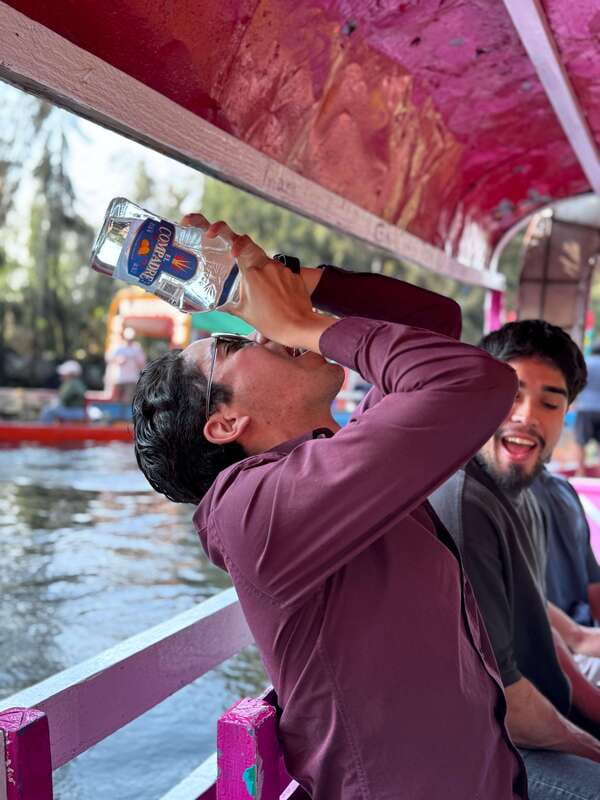 Xochimilco: Tequila tasting (unlimited) and cultural party on a boat - The 30-minute food stop with tacos and pulque